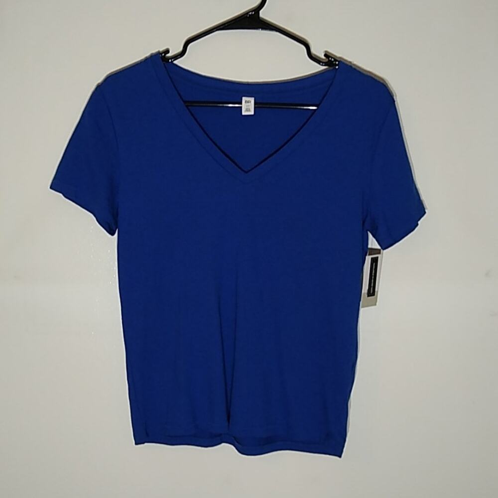 NWT BP navy short sleeve blouse. V-neck Size XS Athelisure